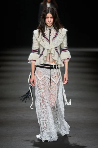 Look 18